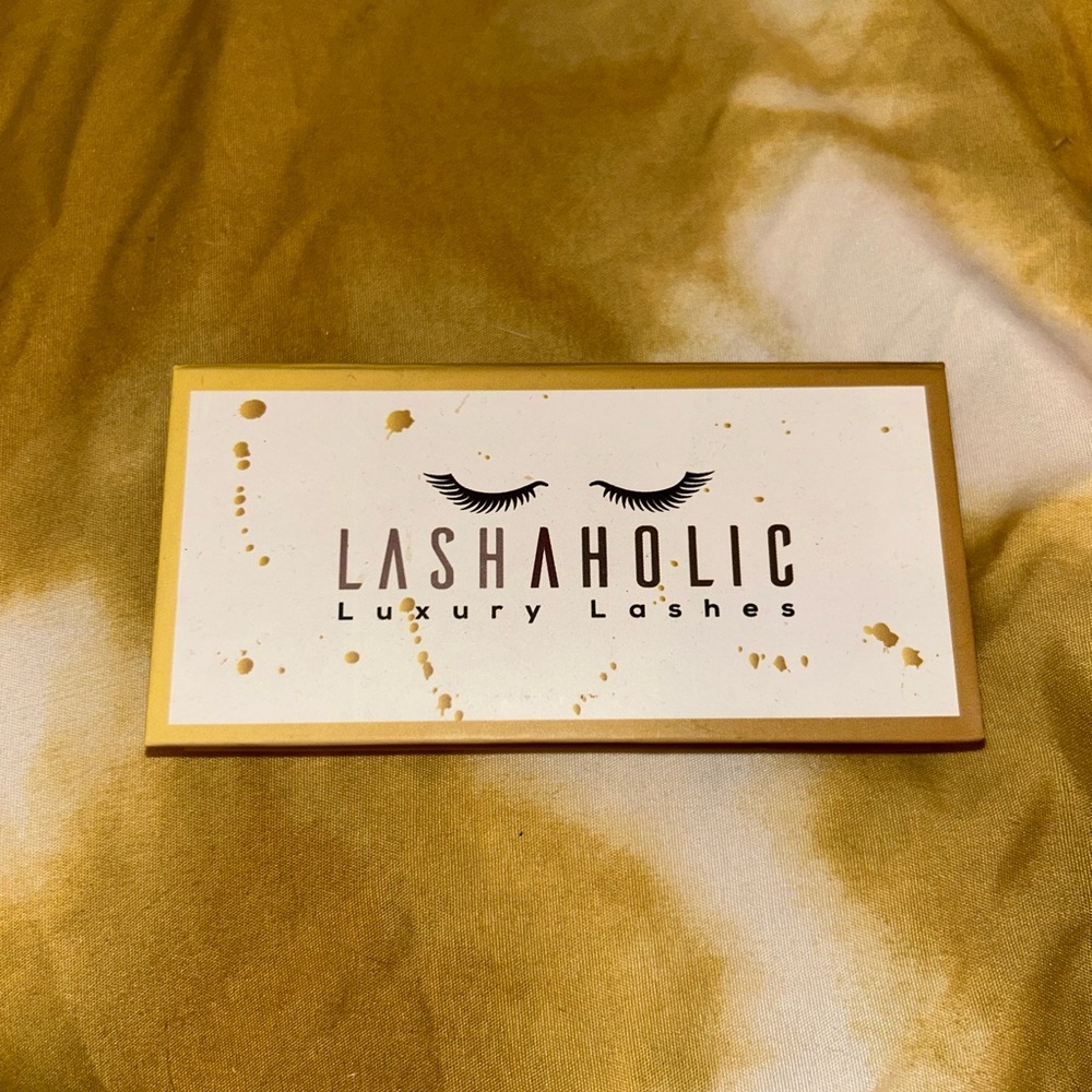 Lashaholic Luxury Lashes